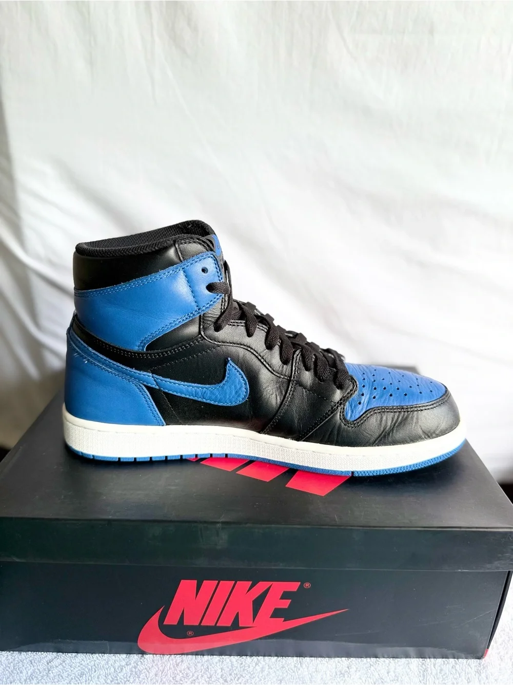 AUTHENTIC Jordan 1 Retro High OG Royal size 11 555088-007 2017 PRE-OWNED